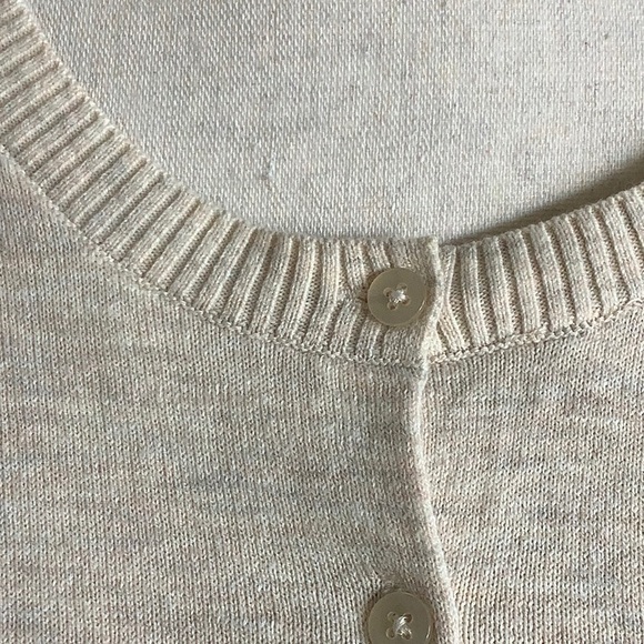 Gap cardigan NEW WITH TAGS al ight tan color size M - Picture 2 of 9